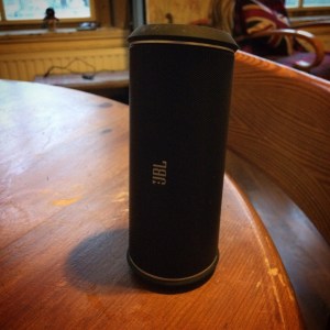JBL-FLIP-2-SPEAKER-TRAVEL-PRODUCT-REVIEW-01