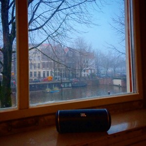 JBL-FLIP-2-SPEAKER-TRAVEL-PRODUCT-REVIEW-03